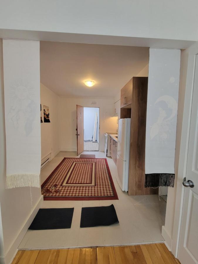 Small Condo In Montreal -Fast Wifi ภายนอก รูปภาพ